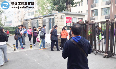 房地產(chǎn)估價(jià)師考試現(xiàn)場(chǎng)報(bào)道